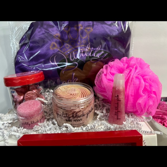 Bae Mine Body Butter, Lip Gloss and Lip Scrub Bundle (Apple Cinnamon) - Picture 2 of 2